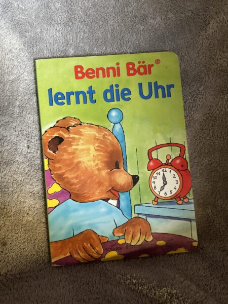 Benni Bär lernt die Uhr